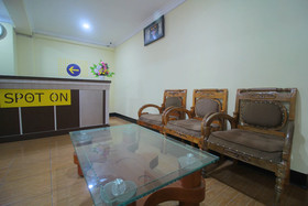 Andys Nur Penginapan by OYO Rooms