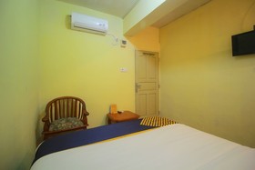 Andys Nur Penginapan by OYO Rooms