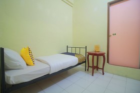 Andys Nur Penginapan by OYO Rooms