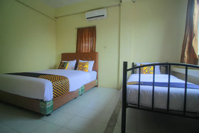 Andys Nur Penginapan by OYO Rooms