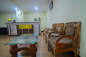 Andys Nur Penginapan by OYO Rooms