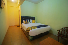 Andys Nur Penginapan by OYO Rooms