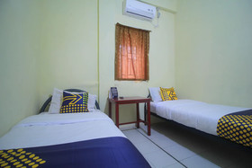 Andys Nur Penginapan by OYO Rooms