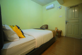Andys Nur Penginapan by OYO Rooms