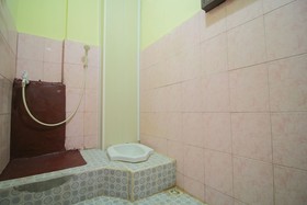 Andys Nur Penginapan by OYO Rooms
