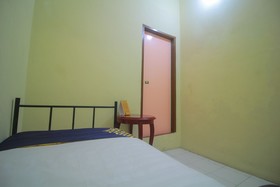 Andys Nur Penginapan by OYO Rooms