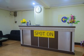 Andys Nur Penginapan by OYO Rooms