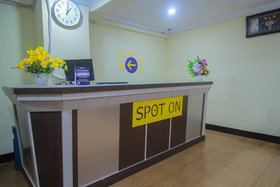 Andys Nur Penginapan by OYO Rooms
