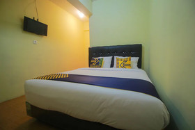 Andys Nur Penginapan by OYO Rooms