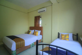 Andys Nur Penginapan by OYO Rooms