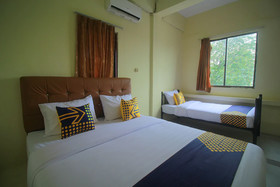 Andys Nur Penginapan by OYO Rooms