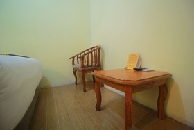 Andys Nur Penginapan by OYO Rooms
