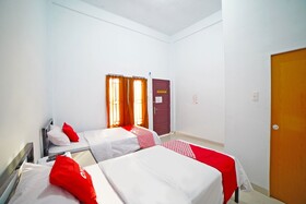 Hanania House Syariah by OYO