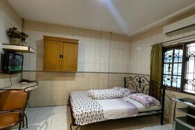 OYO 93502 Homestay Pakmuklis Syariah 2 Near Taman Mini Lhokseumawe