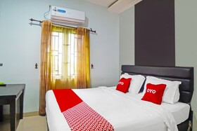 Abadi Hotel by OYO