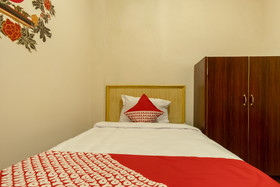 RedDoorz At Fella Homestay Medan