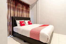 Medan Guest House by OYO Rooms