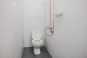 RedDoorz Plus near Universitas Darma Agung Medan