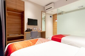 Travel Hub Hotel by OYO Rooms