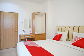 M Authentic Kost Man by OYO Rooms
