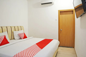 M Authentic Kost Man by OYO Rooms