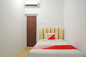 M Authentic Kost Man by OYO Rooms