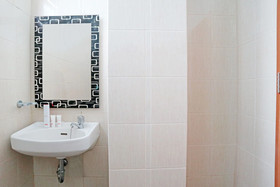M Authentic Kost Man by OYO Rooms