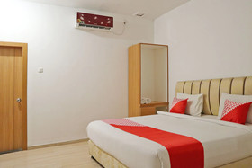 M Authentic Kost Man by OYO Rooms