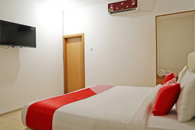 M Authentic Kost Man by OYO Rooms