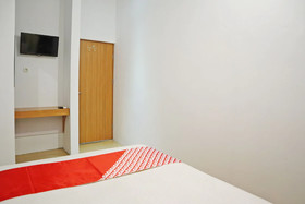 M Authentic Kost Man by OYO Rooms