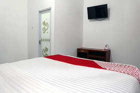 Penginapan Eby by OYO Rooms