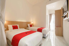 RedDoorz Plus Syariah @ Jalan Dr Sutomo Padang