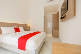 RedDoorz Plus Syariah @ Jalan Dr Sutomo Padang