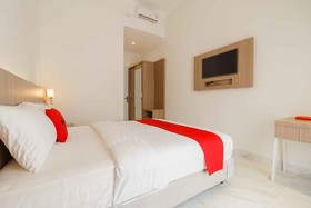 RedDoorz Plus Syariah @ Jalan Dr Sutomo Padang