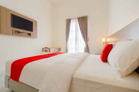 RedDoorz Plus Syariah @ Jalan Dr Sutomo Padang