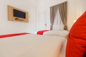RedDoorz Plus Syariah @ Jalan Dr Sutomo Padang