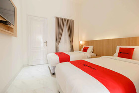 RedDoorz Plus Syariah @ Jalan Dr Sutomo Padang
