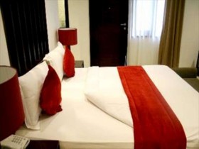 Rumah Nenek Hotel and Restaurant