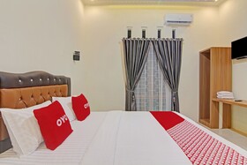 Suri Guest House Syariah by OYO