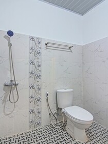 Suri Guest House Syariah by OYO