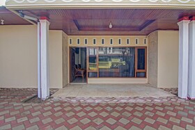 Suri Guest House Syariah by OYO