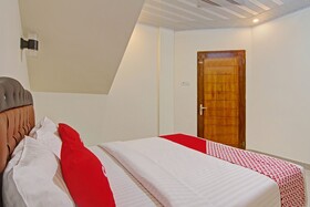 Suri Guest House Syariah by OYO