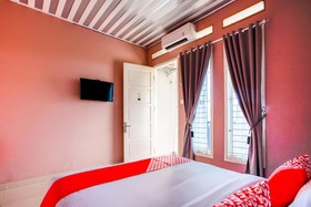 Twin House Syariah by OYO Rooms