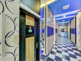 Zaara Guest House Syariah by OYO Rooms