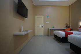 Sans Hotel Max To U Palembang