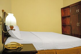 Super OYO Collection O 92690 Hotel Limas