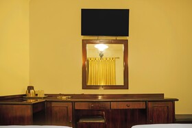 Super OYO Collection O 92690 Hotel Limas