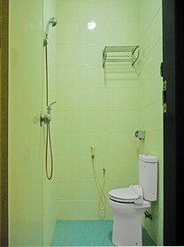 Super OYO Collection O 92690 Hotel Limas