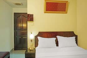 Super OYO Collection O 92690 Hotel Limas