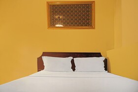 Super OYO Collection O 92690 Hotel Limas